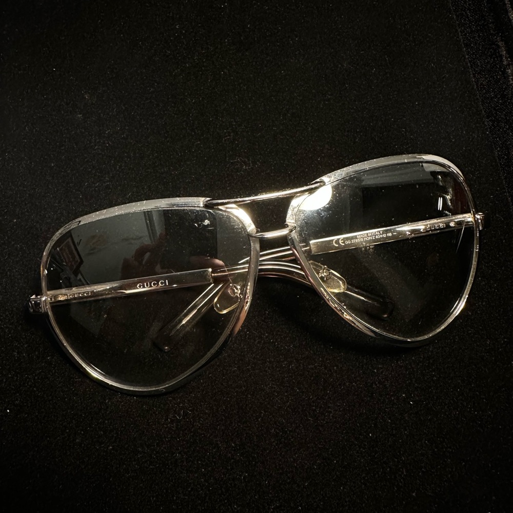 Gucci 🔥 aviator sunglasses in silver with clear gradient lens.